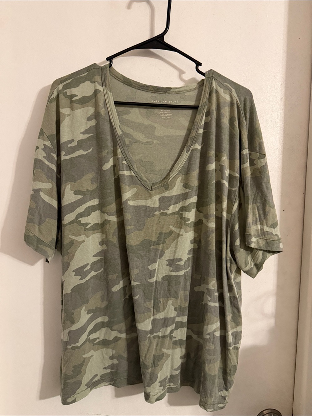 American Eagle Outfitters Men's Camo V-Neck Tee - Green